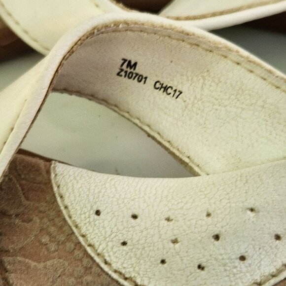 B.O.C White Thong Padded Comfort Sandals Size 7 - Picture 6 of 6